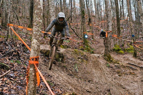 L'influence de la pop culture sur le skateboard : l'art urbain se dévoile à travers les planches